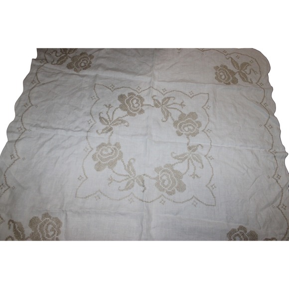 Vintage Linen Tablecloth 46x46 – Embroidered Roses, Scalloped Edge Cottagecore - Picture 2 of 3